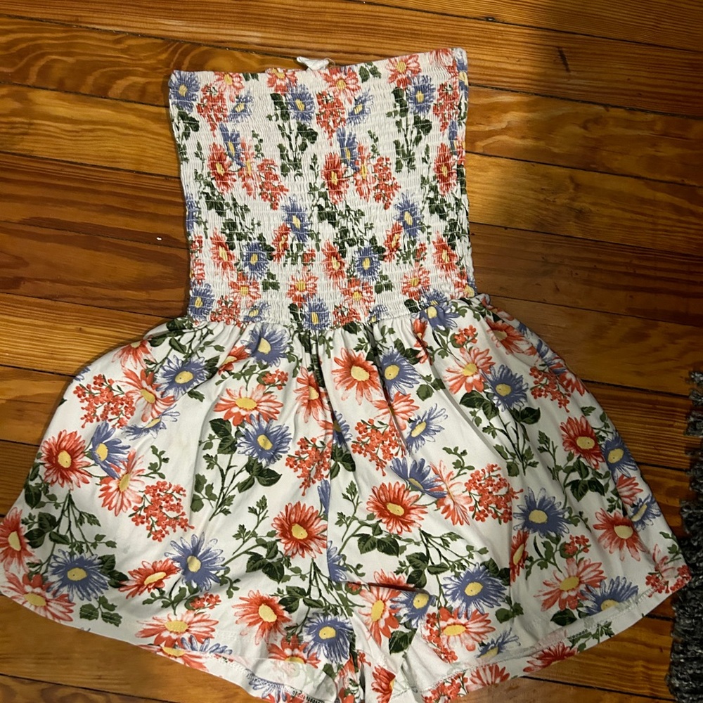 Cute strapless romper